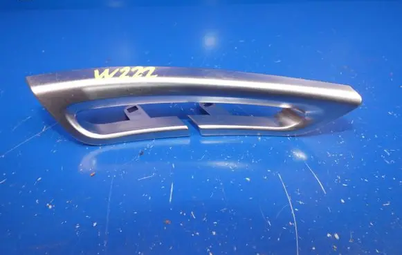 Mercedes-Benz S W222 Seat belt trim A2228680322