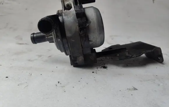 Renault Master III Water pump 210109597R 0641001520 03E08