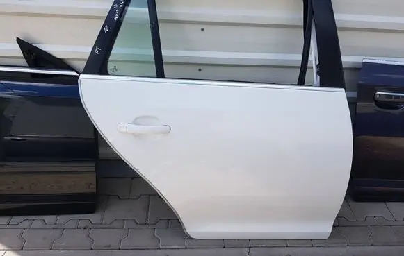 Volkswagen Golf VI Rear door