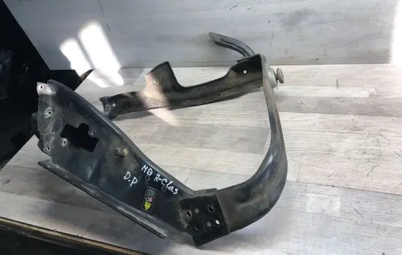 Mercedes-Benz R W251 Front bumper mounting bracket HBRC43