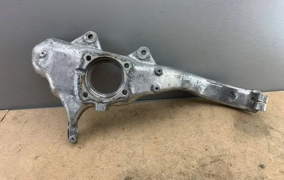 BMW X5 E70 Front wheel hub 6773784 31216773784 31216869870