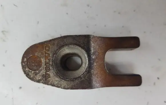 Volvo S90, V90 Fuel Injector clamp holder