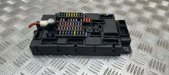 Mini Cooper Countryman R60 Fuse module 61359812535 6135981253503 9812535