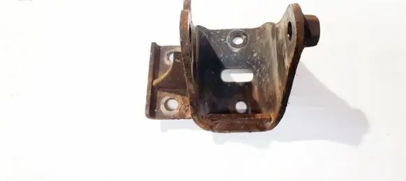 Toyota RAV 4 (XA30) Engine mounting bracket