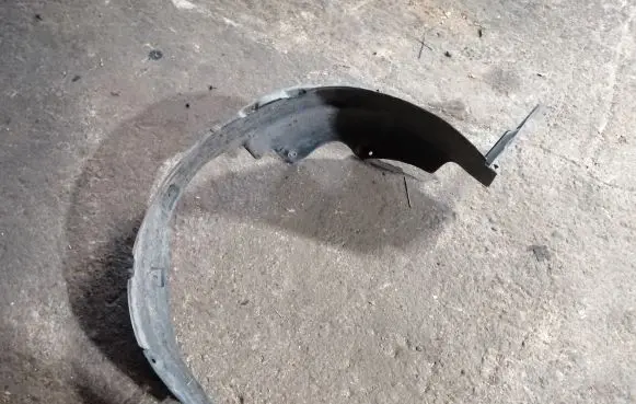 KIA Carens I Front wheel arch liner splash guards