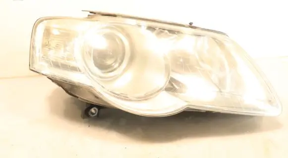 Volkswagen PASSAT B6 Headlight/headlamp