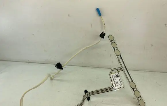 Volkswagen Golf VI Seat pressure sensor 5K0963553 308953308954 0039002492695348