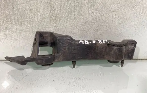 Audi A5 8T 8F Front bumper mounting bracket 8t0807284a