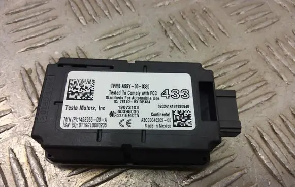 Tesla Model 3 Tire pressure control unit 145896500a