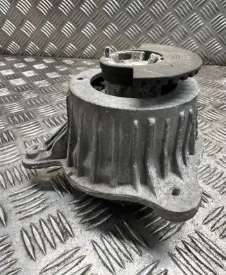 Engine mount bracket