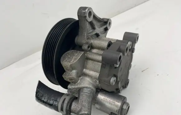 Mercedes-Benz E W212 Power steering pump A0064667501
