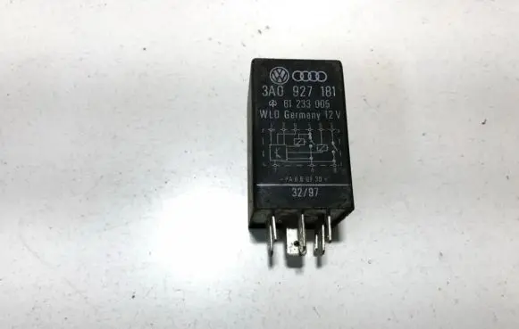 Volkswagen PASSAT B4 Other relay 3a0927181
