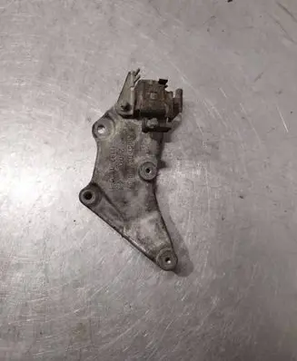 Mercedes-Benz Vito Viano W639 Engine mounting bracket A6510940039