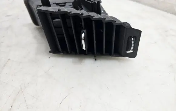 Opel Astra K Rear air vent grill 13406757
