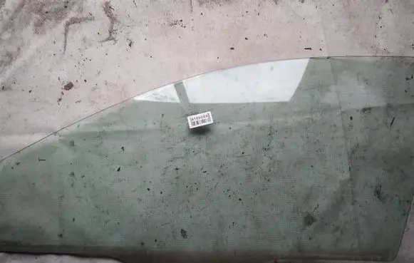 Honda Accord Front door window glass four-door as2