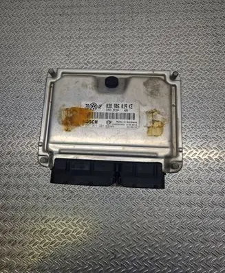 Volkswagen PASSAT B5.5 Engine control unit/module 1039S02066 0281011201 038906019KE