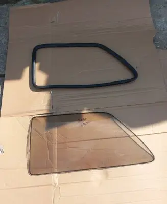Volkswagen Golf II Rear side window 43r001057
