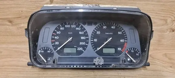Volkswagen Golf III Speedometer (instrument cluster) 354001002