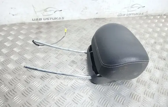 Mercedes-Benz E W211 Front seat headrest 