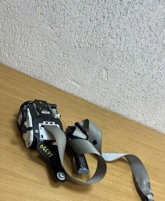 Mercedes-Benz E W212 Set of seat belts 620048100 D6679