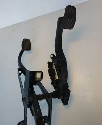 Volvo V70 Pedal assembly 3524406