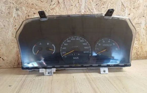 Mitsubishi Space Wagon Speedometer (instrument cluster) MR240564 C66940