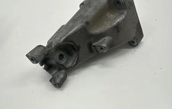Mercedes-Benz S W222 Engine mounting bracket A6422237304