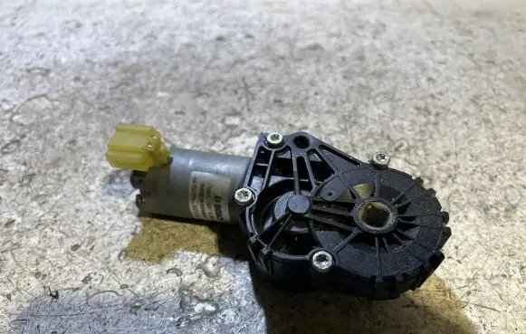 BMW 5 F10 F11 Seat adjustment motor 9168746 0390204002 090810N