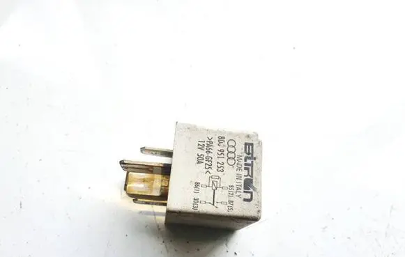 Volkswagen PASSAT B5.5 Other relay 8d0951253 370