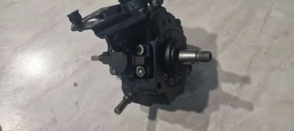 Peugeot 3008 I Fuel injection high pressure pump 0445010102