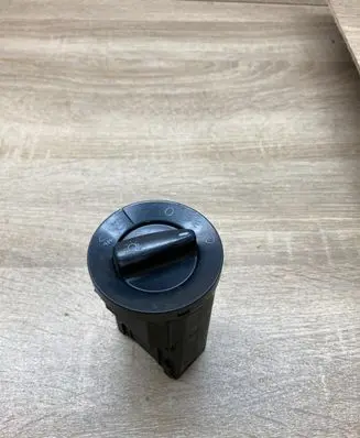 Volkswagen Golf IV Light switch 1C0941531A
