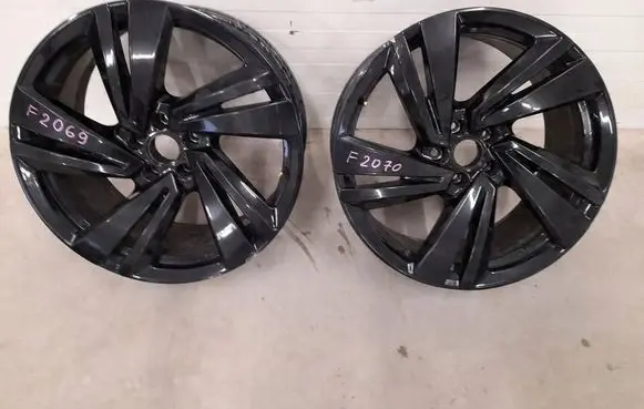 Volkswagen Touareg III R20 alloy rim 