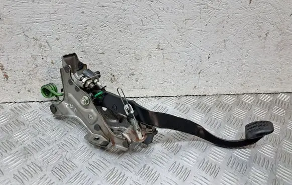 Toyota Verso Clutch pedal 551070F070 313010F090