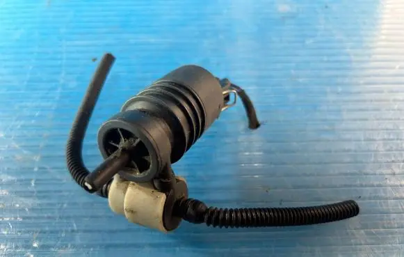 Opel Astra H Windscreen/windshield washer pump