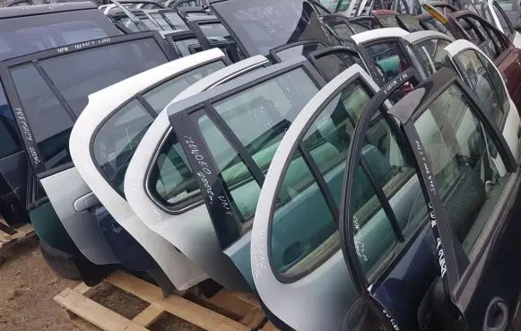 Mitsubishi Carisma Rear door melyna