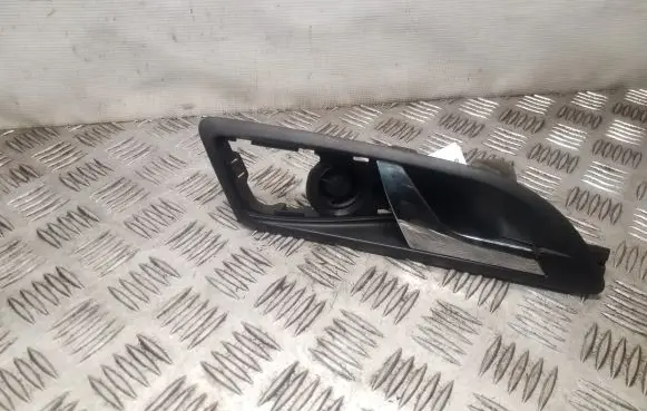 Skoda Octavia Mk2 (1Z) Front door interior handle 1Z0837248