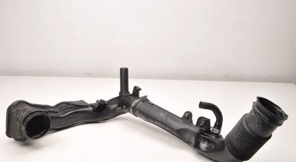 Volvo V40 Air intake hose/pipe 31370135