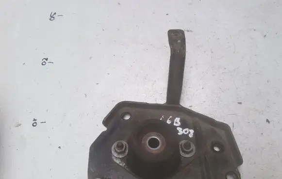 Peugeot 308 Engine mount bracket 