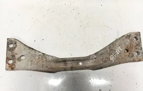 Engine mounting bracket