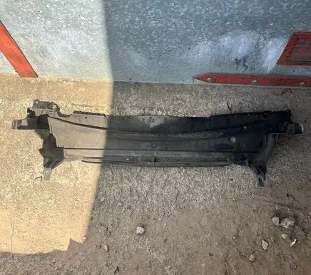 Volvo XC70 Front bumper skid plate/under tray 09484049
