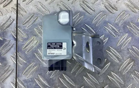 Lexus RC Fuel level meter relay 8957053030