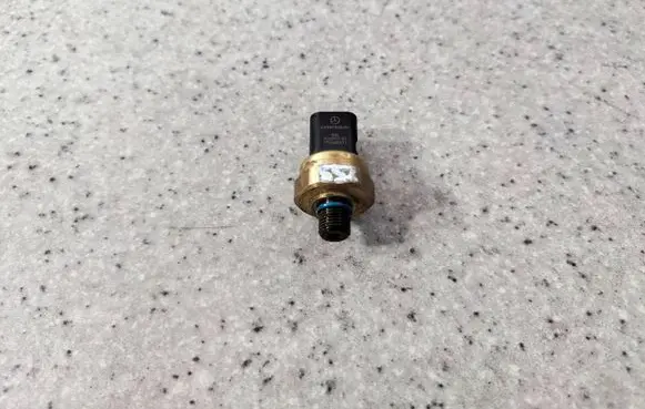 Mercedes-Benz GLC C253 Fuel pressure sensor A000905060317 A0009050603