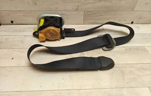 Toyota Avensis T250 Front seatbelt 7322005051