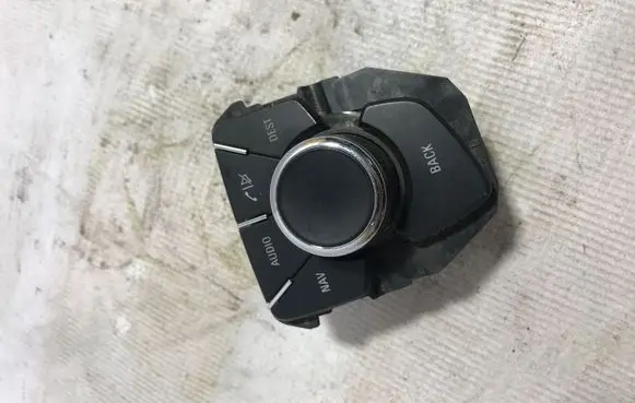 Multifunctional control switch/knob