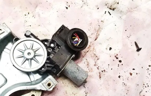 Toyota C-HR I Front door window regulator motor 85710f4010 85710-f4010