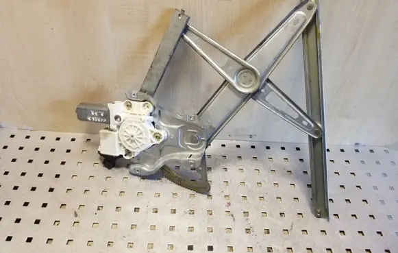 Toyota Corolla E120 E130 Front door window regulator with motor 992046100 0130822032 05077410
