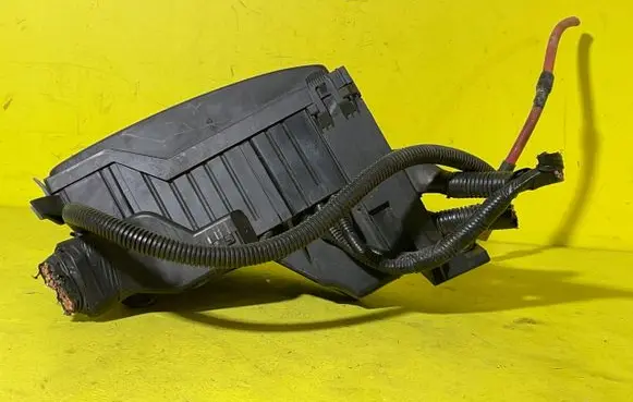 Ford Galaxy Relay mounting block 138KM