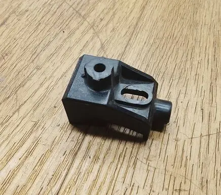 Land Rover Discovery 5 Radiator mount bracket LR062331