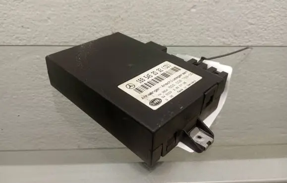Mercedes-Benz B W245 Air suspension control unit module (rear) 1695452032 5DS00876900