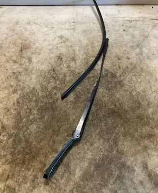 Opel Astra J Front wiper blade arm 97036203 3392125736 13289888